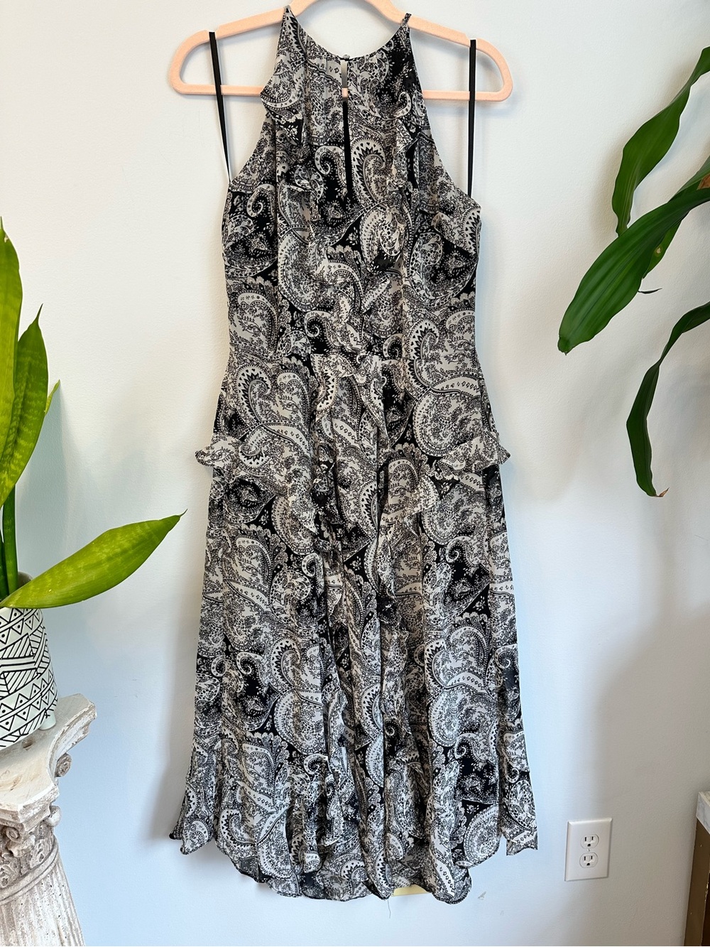 White House Black Market Halter Neck Black & White Paisley Ruffle Dress B2